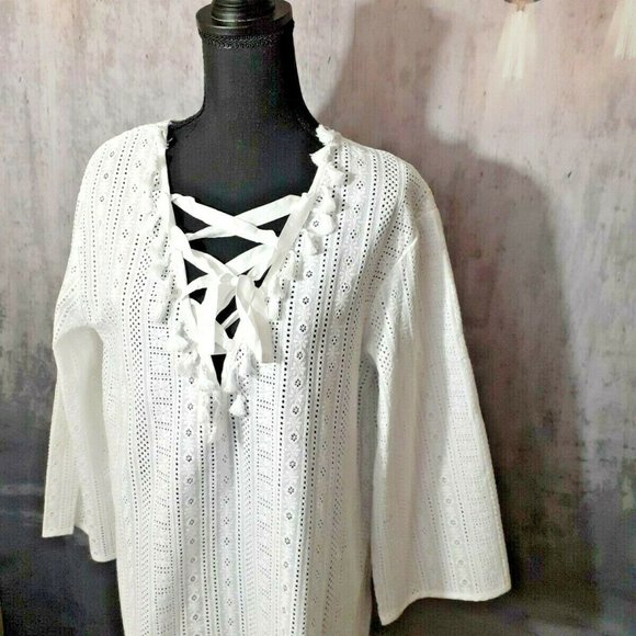 Line & Dot White Beach Cover up Size Medium - Picture 2 of 5